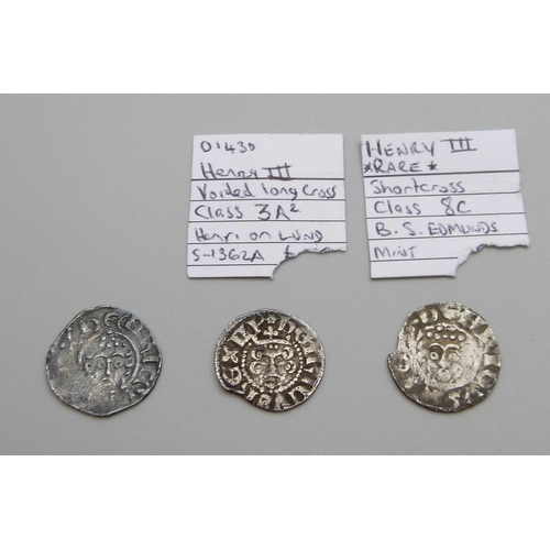 1081 - Three Henry III silver pennies, 1216-1272, one long cross variety and one short cross variety