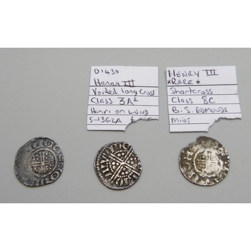 1081 - Three Henry III silver pennies, 1216-1272, one long cross variety and one short cross variety