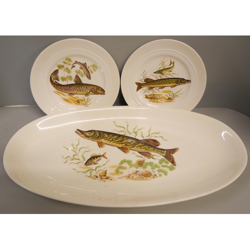 1122 - A Crown Devon fish serving plate and two others