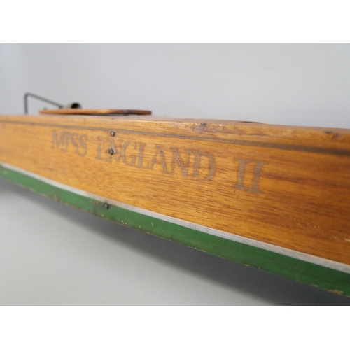 1136 - A model pond yacht for restoration **PLEASE NOTE THIS LOT IS NOT ELIGIBLE FOR IN-HOUSE POSTING AND P... 