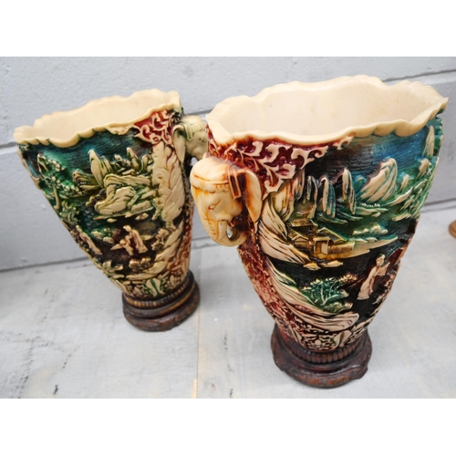 1140 - A pair of oriental style resin vases **PLEASE NOTE THIS LOT IS NOT ELIGIBLE FOR IN-HOUSE POSTING AND... 