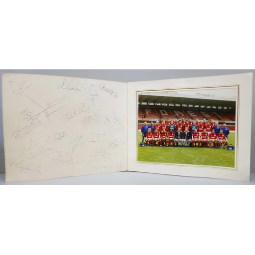 603 - A 1994/95 Nottingham Forest team signed photograph