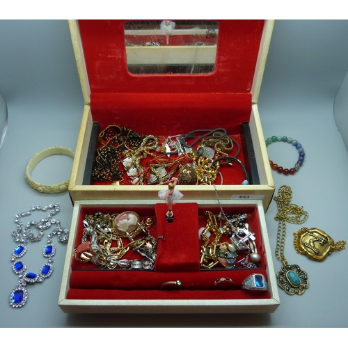 653 - A box of costume jewellery