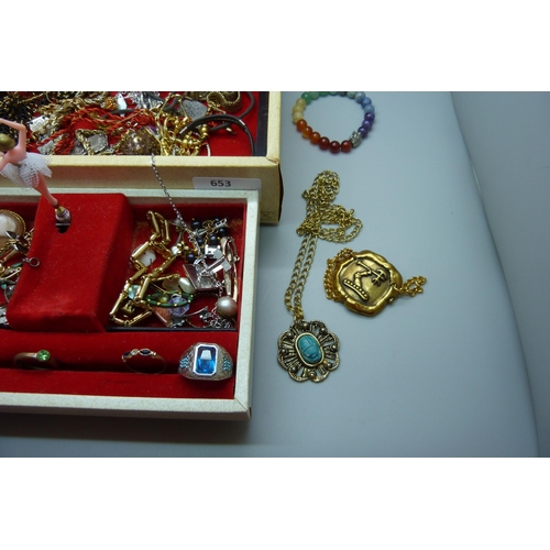 653 - A box of costume jewellery