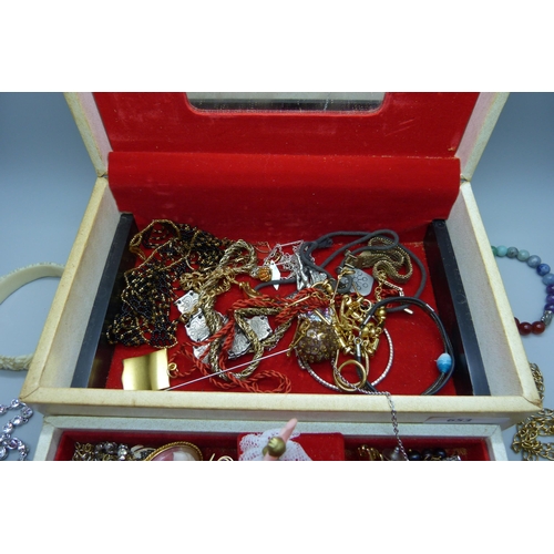 653 - A box of costume jewellery