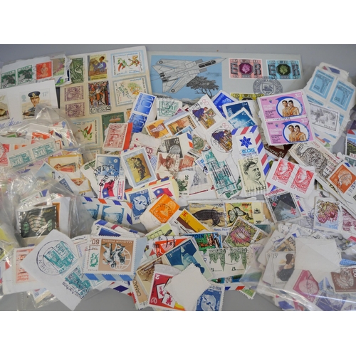 675 - A collection of stamps