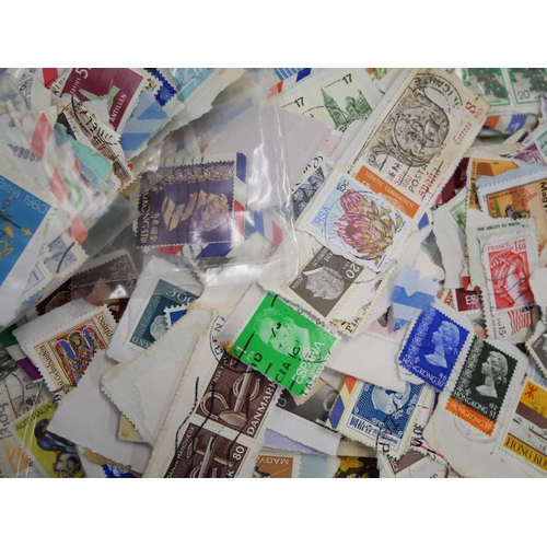 675 - A collection of stamps