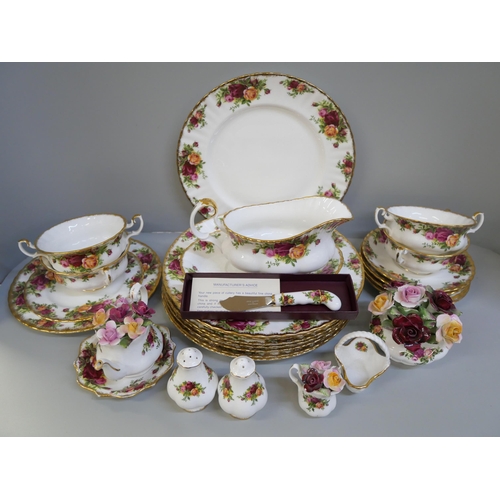 685 - Royal Albert Old Country Roses dinnerwares, cakestand, etc.