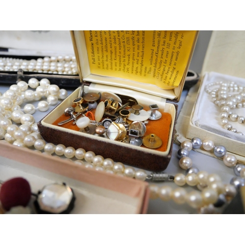 692 - A box of costume jewellery