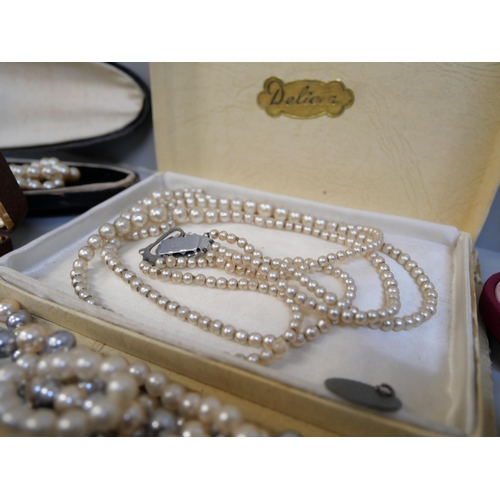 692 - A box of costume jewellery