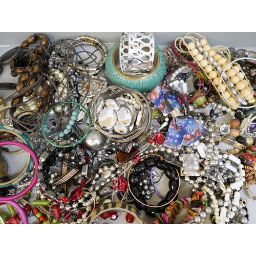 726 - Two boxes of assorted costume jewellery