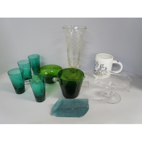 769 - A collection of glassware including a green decanter with silver collar, a/f, Scandanavian glass bow... 