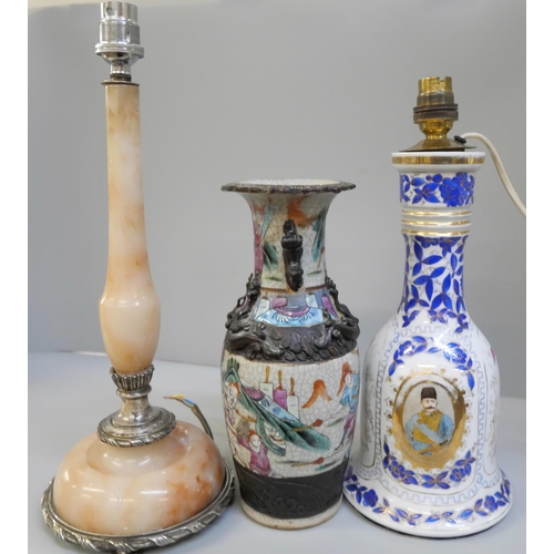 774 - Two vintage table lamps and a Chinese vase