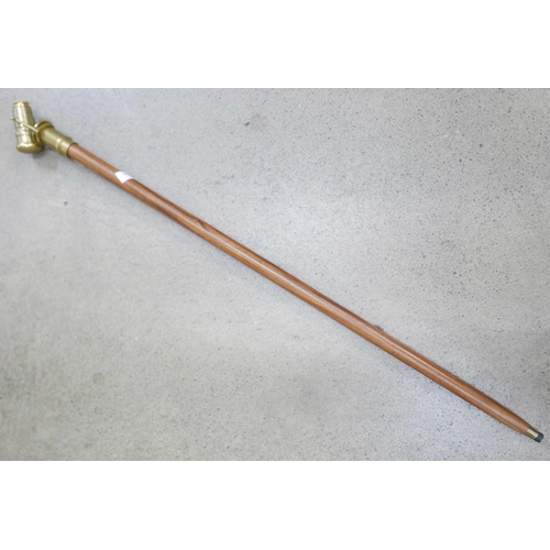 806 - A walking cane with built in concealed brass spyglass/retractable telescope