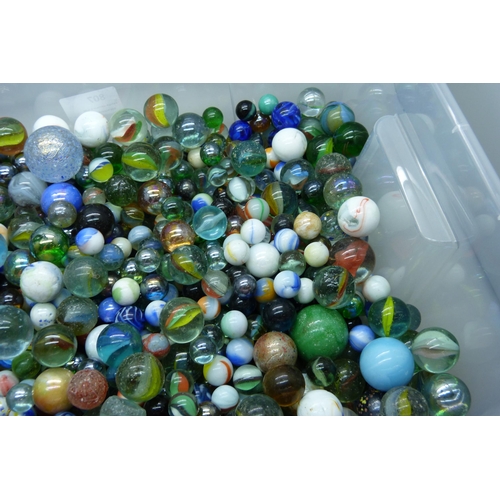 807 - A large collection of marbles including vintage caged cat's eye, wire pull, latticino, British and c... 