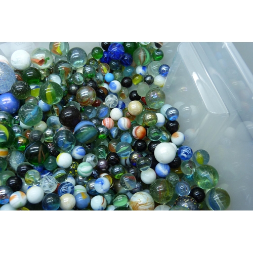 807 - A large collection of marbles including vintage caged cat's eye, wire pull, latticino, British and c... 