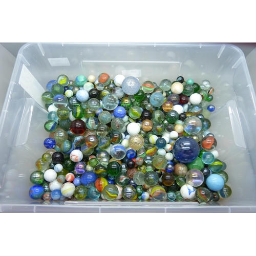 807 - A large collection of marbles including vintage caged cat's eye, wire pull, latticino, British and c... 