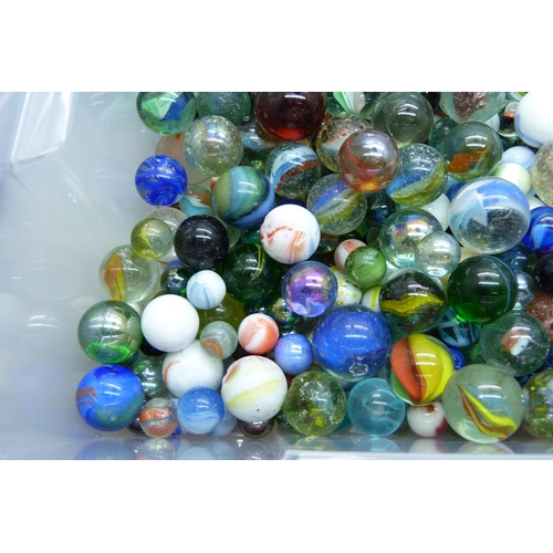 807 - A large collection of marbles including vintage caged cat's eye, wire pull, latticino, British and c... 