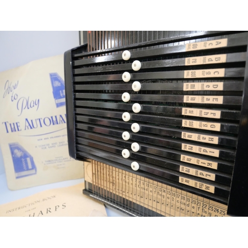 811 - An autoharp with instructions