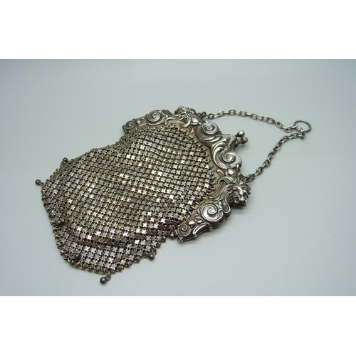 838 - A silver evening purse with lion's head detail, marked 'sterling W & D'