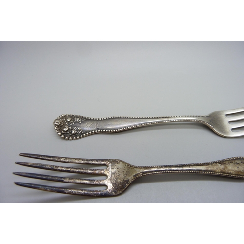 850 - Three silver forks and a silver spoon, 139g, (continental mark on the spoon)