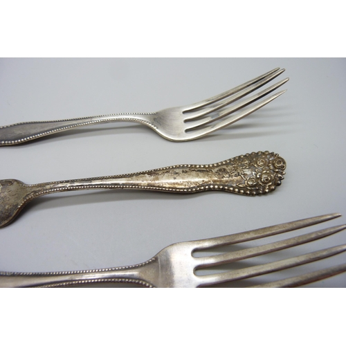 850 - Three silver forks and a silver spoon, 139g, (continental mark on the spoon)