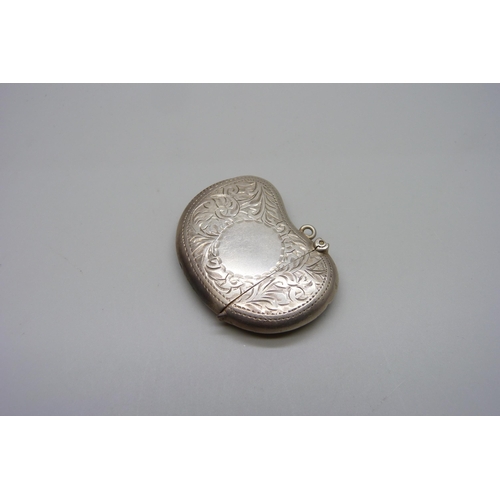 871 - A silver vesta case, Birmingham 1921