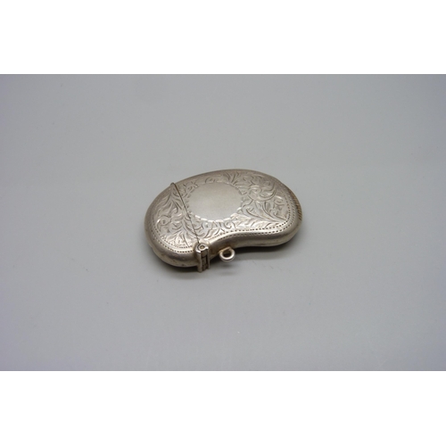 871 - A silver vesta case, Birmingham 1921