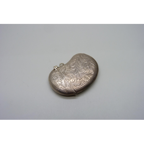 871 - A silver vesta case, Birmingham 1921