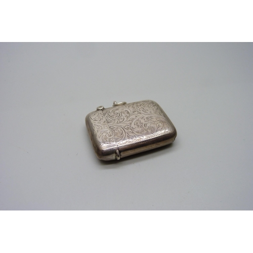 879 - A silver vesta case, Birmingham 1919