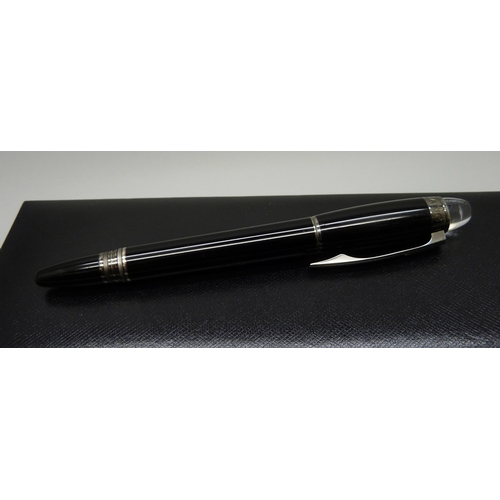 889 - A Mont Blanc fountain pen with 14k white gold nib, boxed, KW1448652, with box