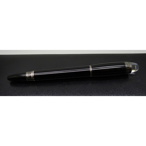 889 - A Mont Blanc fountain pen with 14k white gold nib, boxed, KW1448652, with box