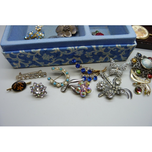 896 - A collection of costume brooches including vintage, Miracle, St. Justin pewter, etc., in a jewellery... 