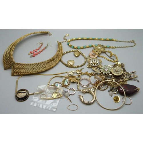 897 - A collection of gold-tone jewellery