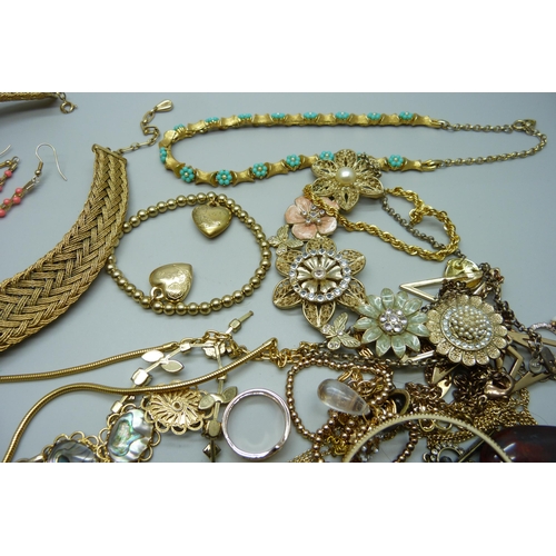 897 - A collection of gold-tone jewellery