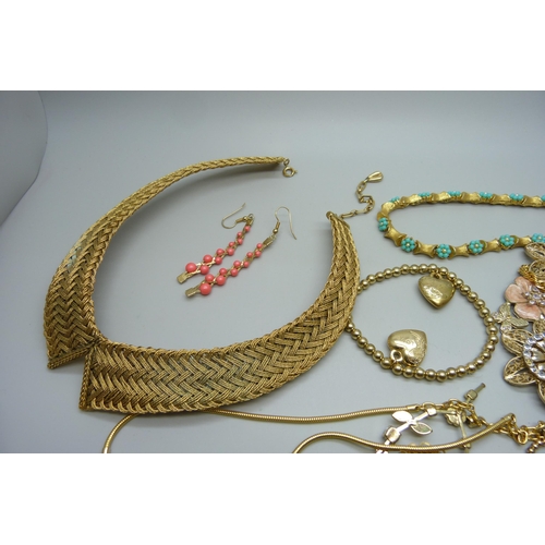 897 - A collection of gold-tone jewellery