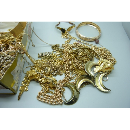 908 - A collection of gold-tone jewellery