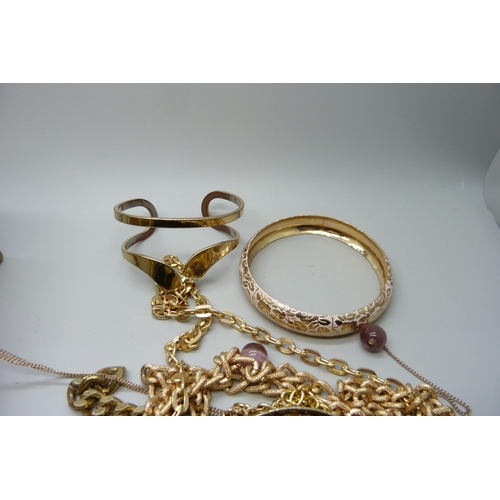 908 - A collection of gold-tone jewellery