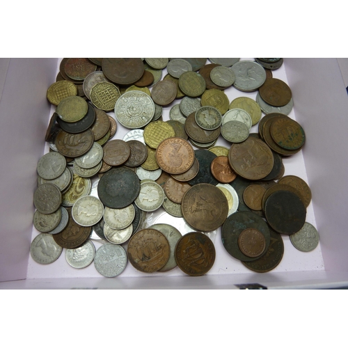 909 - Approximately 200 coins including 47 silver 3d coins, mainly British coins