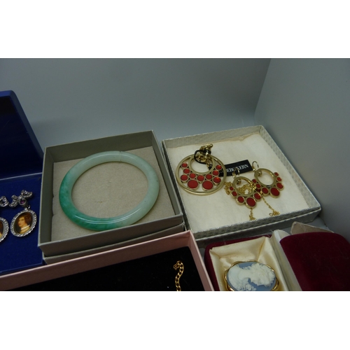 918 - A collection of jewellery including Dyberg Kern and Pilgrim