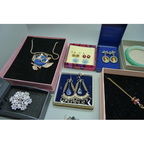 918 - A collection of jewellery including Dyberg Kern and Pilgrim