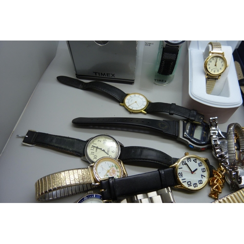 919 - A collection of lady's and gentleman's wristwatches