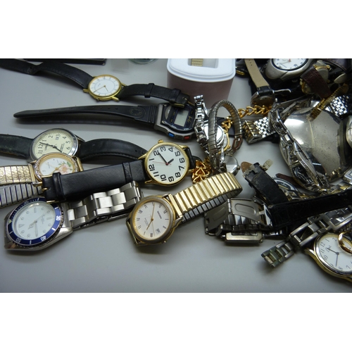 919 - A collection of lady's and gentleman's wristwatches