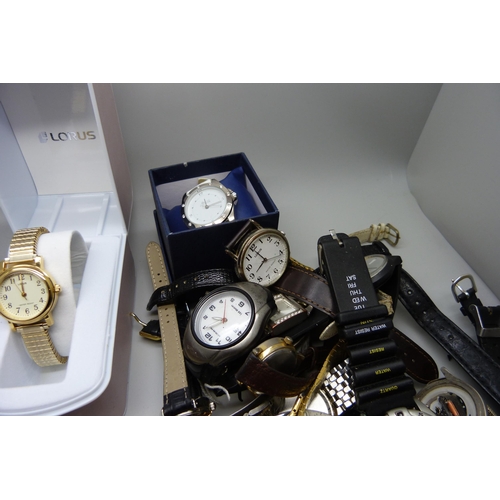 919 - A collection of lady's and gentleman's wristwatches