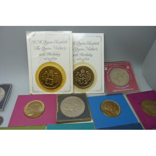 920 - A collection of commemorative coins, crowns, British and foreign coins