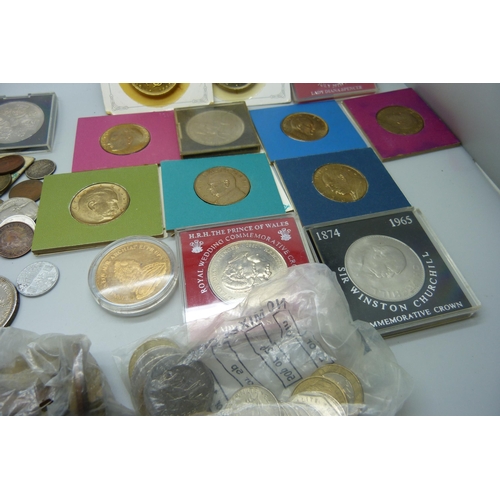 920 - A collection of commemorative coins, crowns, British and foreign coins