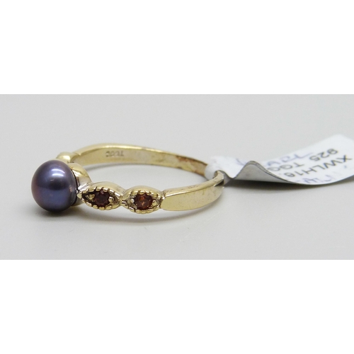 938 - A silver gilt, black pearl and garnet ring, U