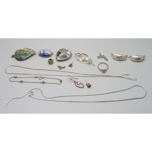 950 - A pair of silver Greek key earrings, a Scottish pendant a/f, three silver brooches, etc.