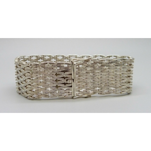 957 - A silver bracelet, 64g