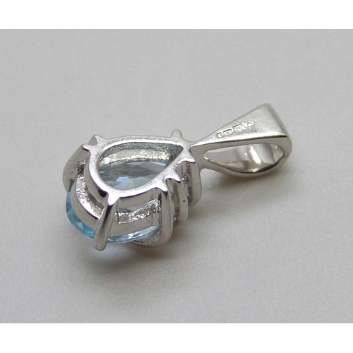 973 - A 9ct white gold and blue stone pendant, 1.2g